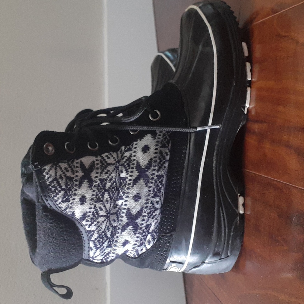 Khombu Black and White Women's Winter Boots Geometric Print Size 6M